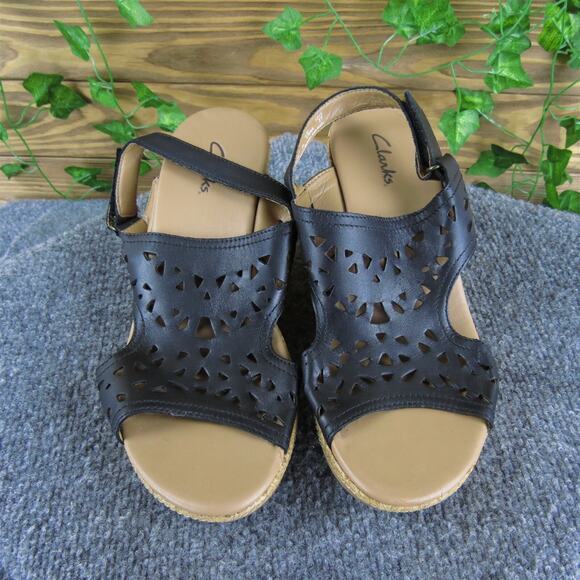 Clarks Women's Perforated Gladiator Black Leather Sz 8 Medium Gently Used 2025 - Picture 2 of 8